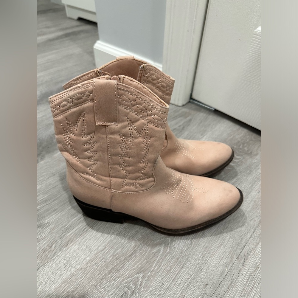 Pink Cowboy boots